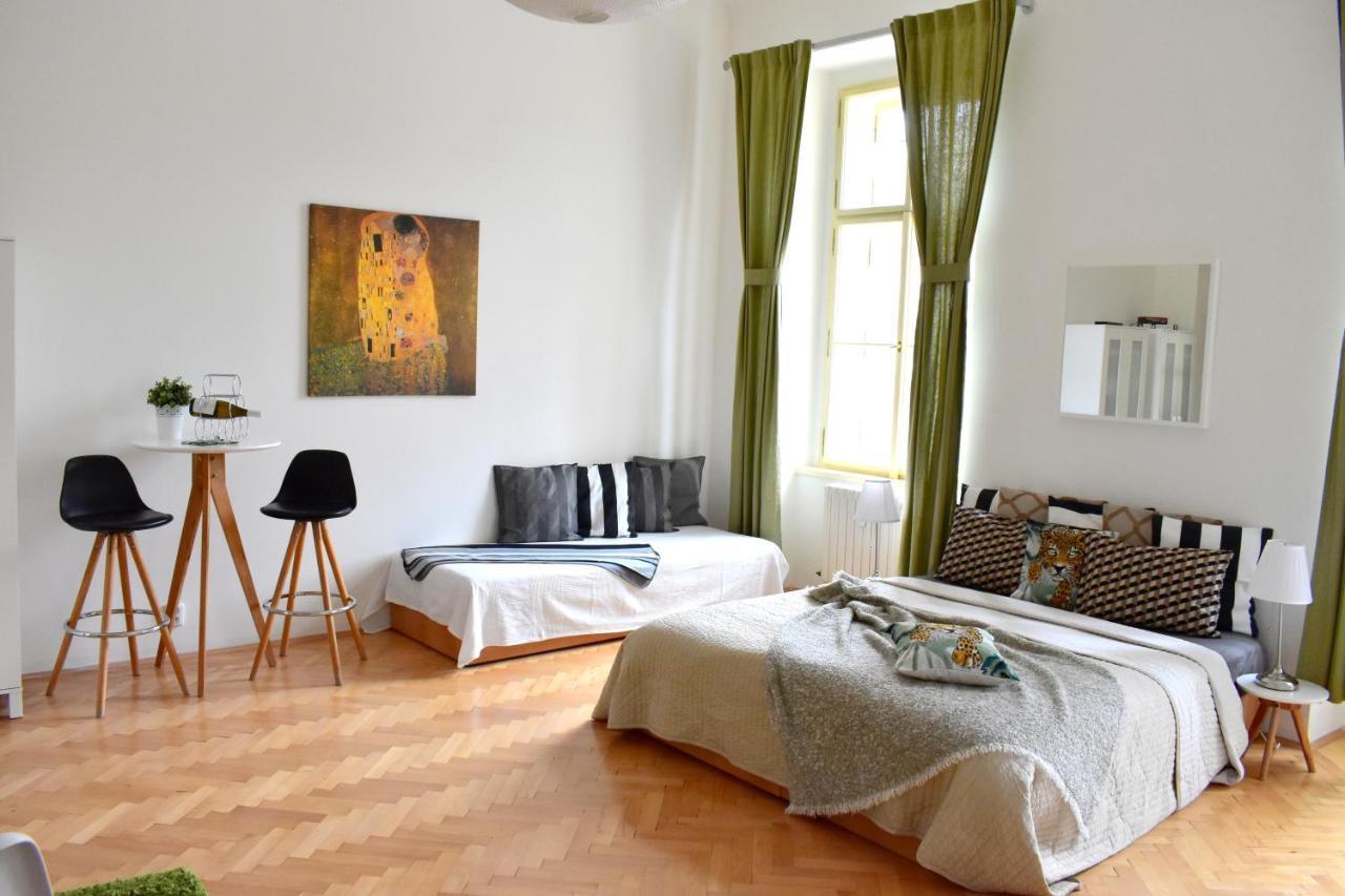 Wellness Apartments Florenc Прага Екстер'єр фото